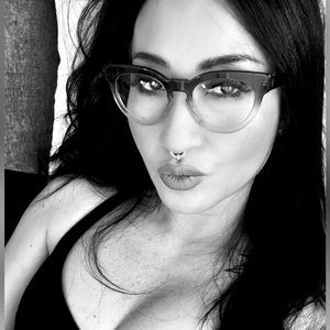 Meet your Posher, Candace